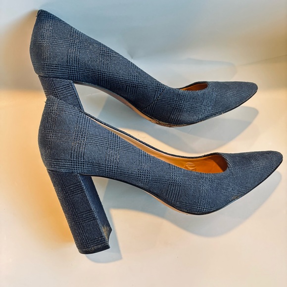 Banana Republic Navy Textured Pebble Leather Heels Size 9.5 - Picture 1 of 10